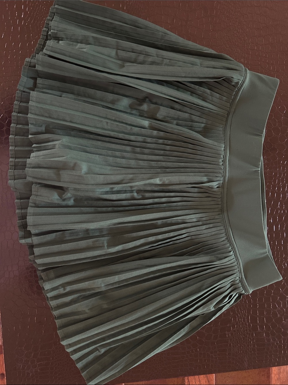 Pleated A-Line golf Skirt in Olive Green